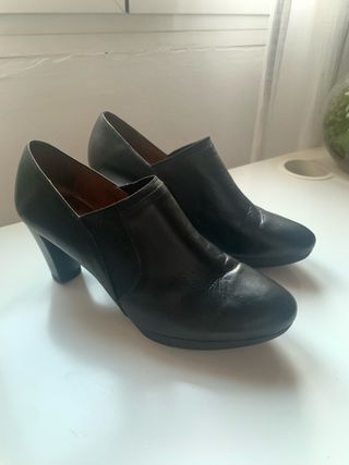 Botines de piel negros con tacón