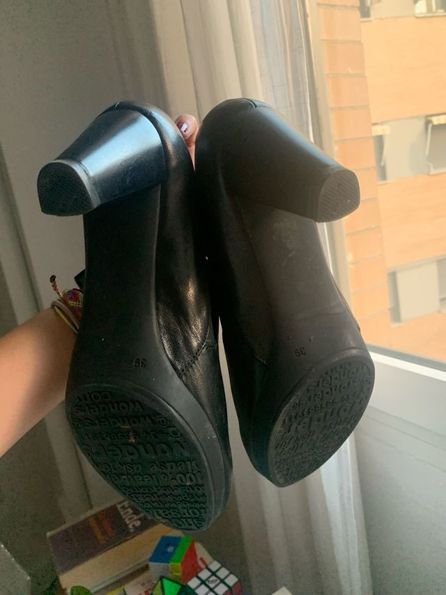 Botines de piel negros con tacón