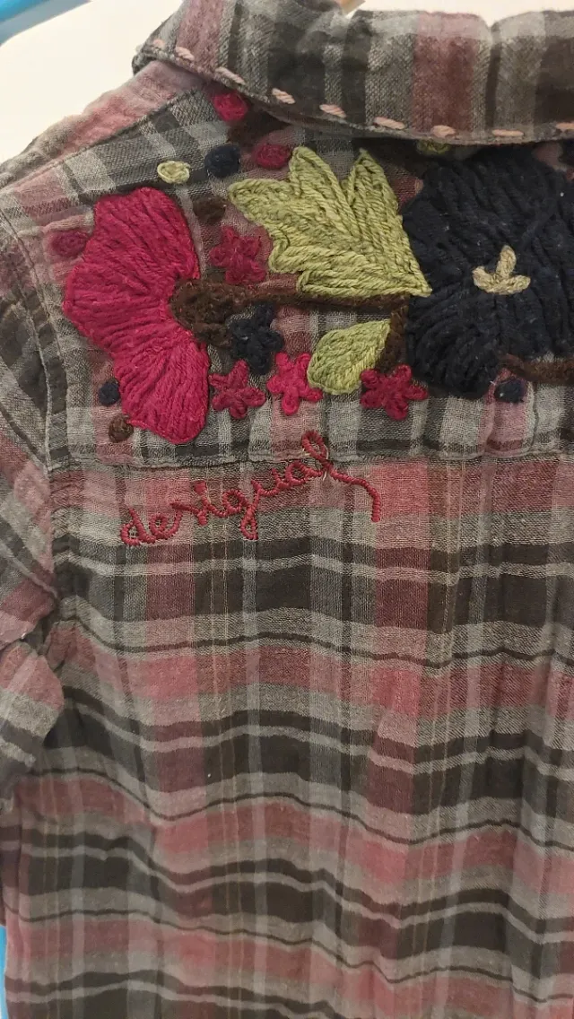 Camisa Desigual cuadros bordada