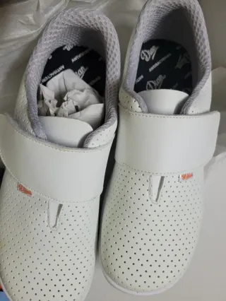 ZUECO PROFESIONAL UNISEX MARCA DIAN.