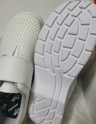 ZUECO PROFESIONAL UNISEX MARCA DIAN.