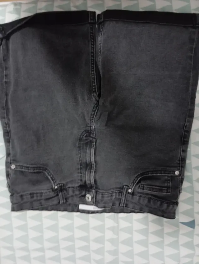 Pantalón corto vaquero negro Bershka