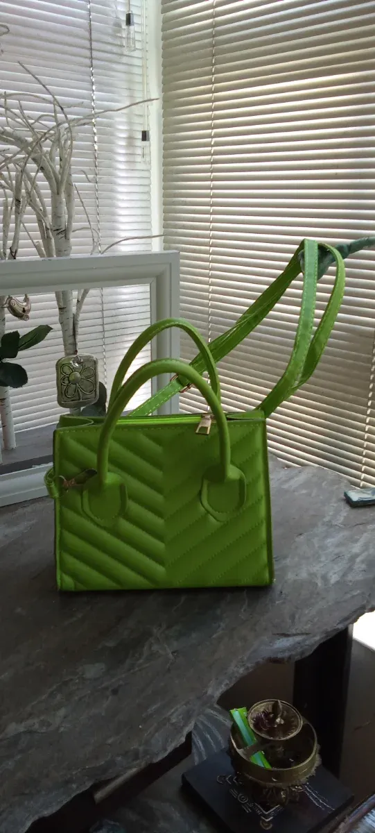 PUUM 
Bolso polipiel ( asas y bandolera)