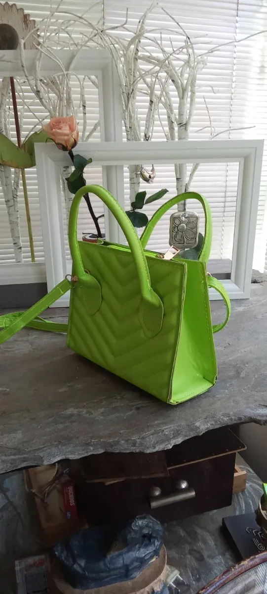 PUUM 
Bolso polipiel ( asas y bandolera)