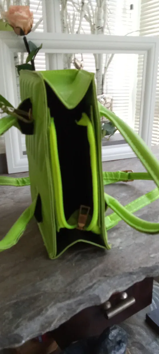 PUUM 
Bolso polipiel ( asas y bandolera)