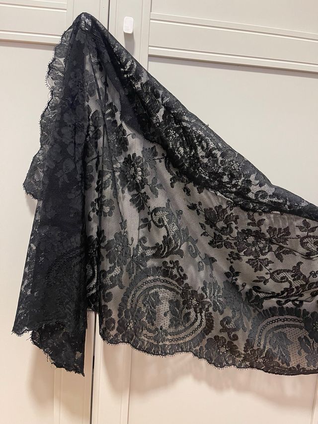 Chal mantilla encaje negro