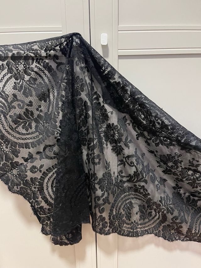 Chal mantilla encaje negro