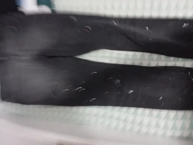 Vaqueros Bershka negros rotos