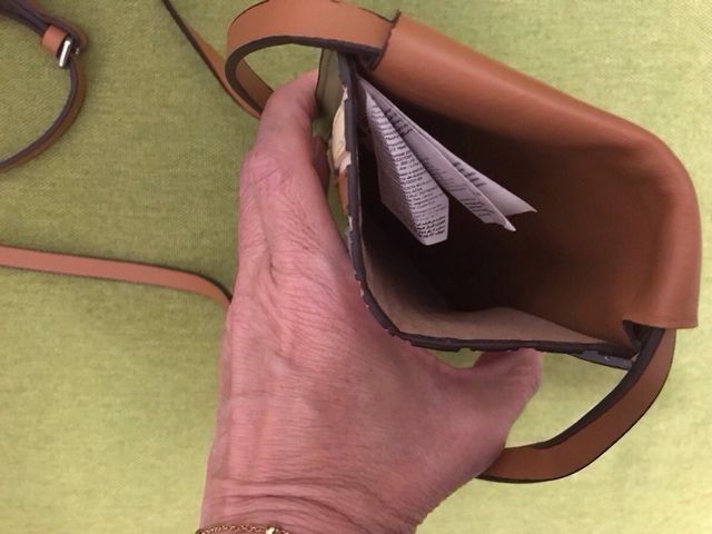 Bolso de móvil con rayas