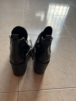Botines Zara Tacón Hebilla Negro