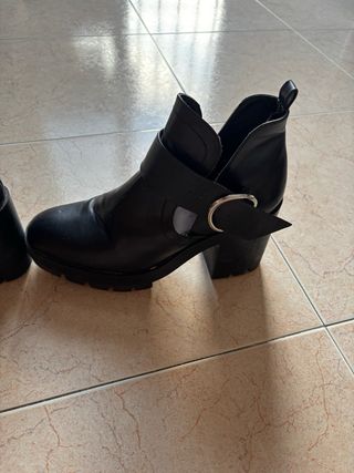Botines Zara Tacón Hebilla Negro