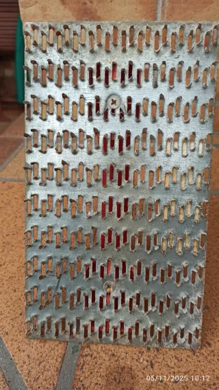 Llana dentada para raspado