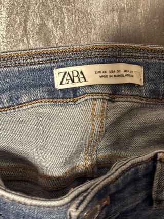 Pantalón vaquero Zara roto slim talla 40
