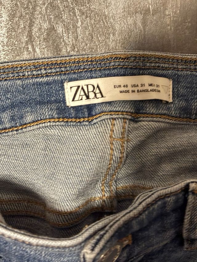 Pantalón vaquero Zara roto slim talla 40