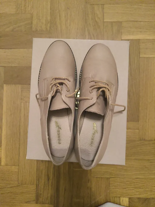 Zapatos planos mujer beige. Marca FOSCO