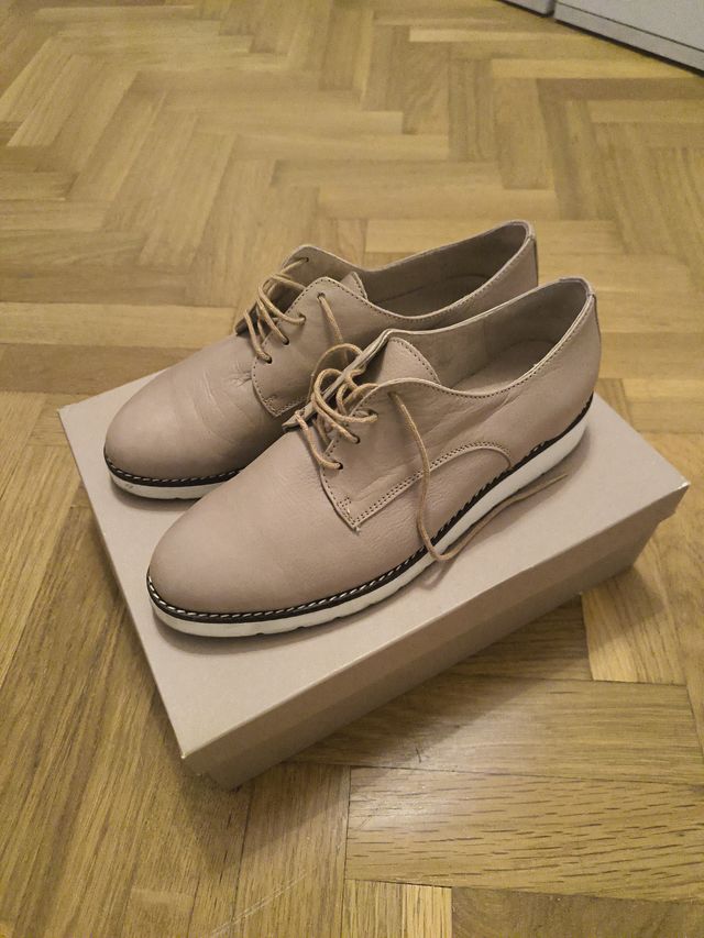 Zapatos planos mujer beige. Marca FOSCO