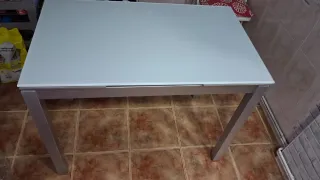 Bonita mesa extensible cristal.