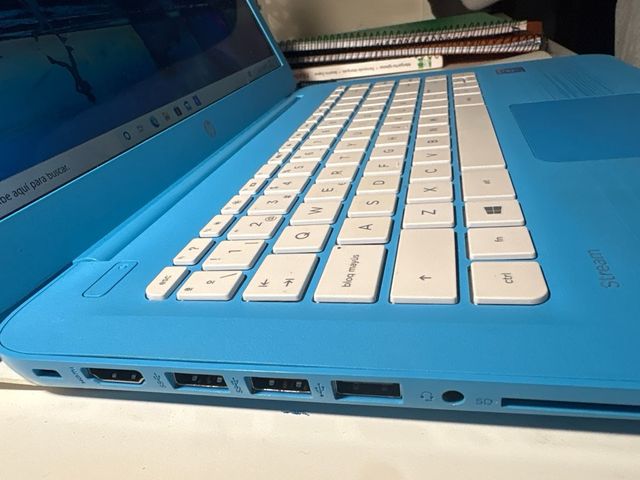 Ordenador HP azul