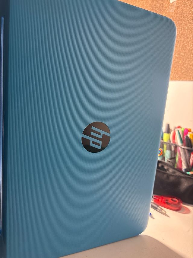 Ordenador HP azul