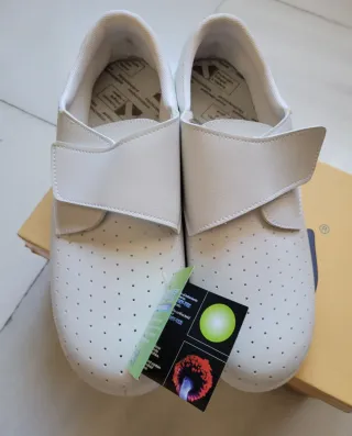 ZUECOS DE TRABAJO UNISEX MARCA KALMA.