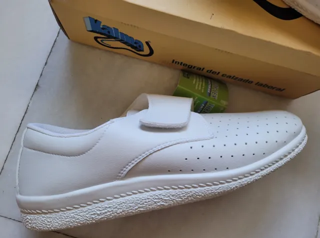 ZUECOS DE TRABAJO UNISEX MARCA KALMA.