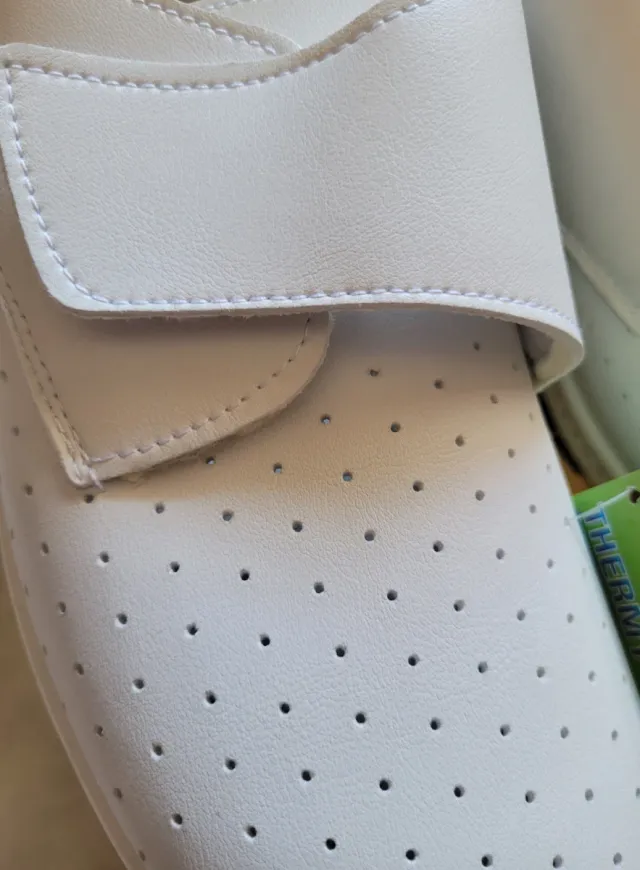 ZUECOS DE TRABAJO UNISEX MARCA KALMA.