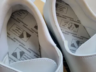 ZUECOS DE TRABAJO UNISEX MARCA KALMA.