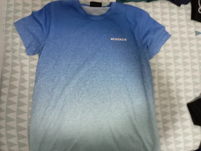 Camiseta MCKENZIE degradado azul