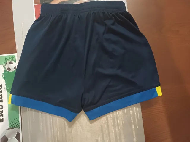 Pantalón corto deportivo