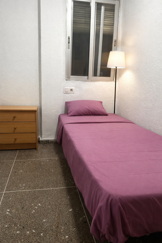 Habitaciónes en alquiler en Silla. Buena zona.