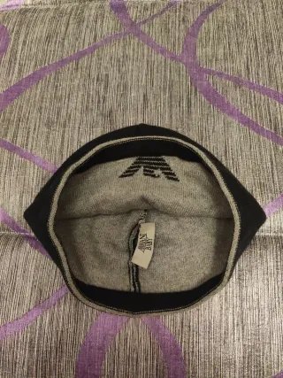 Gorro Armani Negro y Gris para niño pequeño