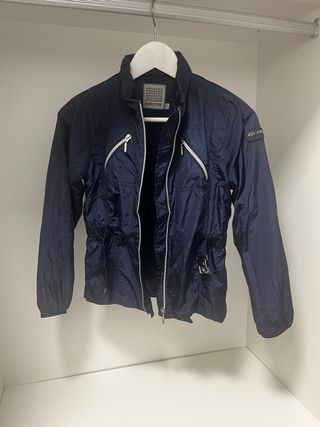 Chaqueta Geox azul marino 10 años.