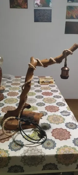 Lámpara de madera rústica con bombilla