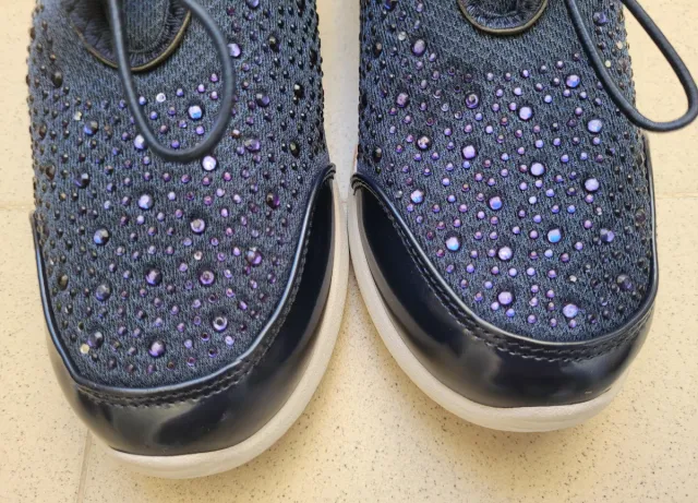 DEPORTIVAS AZULES CON BRILLOS.