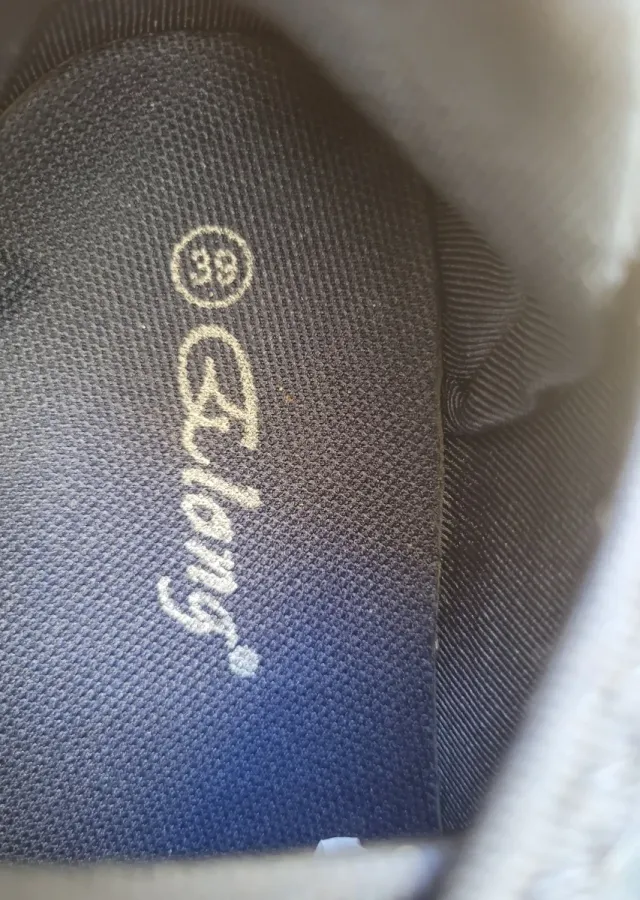 DEPORTIVAS AZULES CON BRILLOS.