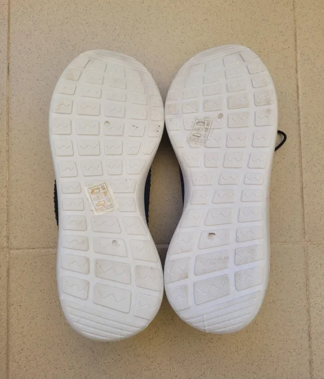 DEPORTIVAS AZULES CON BRILLOS.