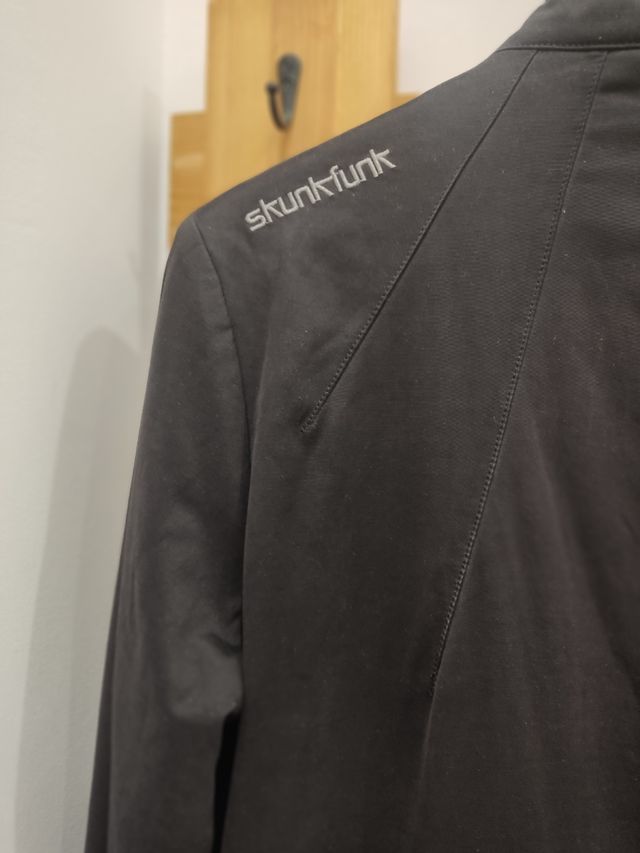 Abrigo Skunkfunk Talla M Negro