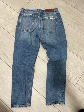 Pantalón vaquero hombre desgastado