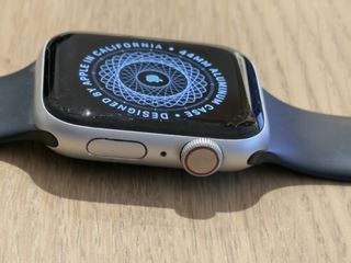 Apple Watch Series 5 44mm GPS + Cellular 