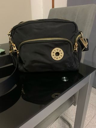 Bolso bandolera BIMBA Y LOLA negro y dorado