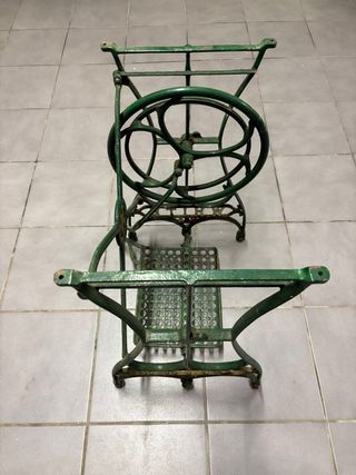 Base antigua máquina coser metal verde