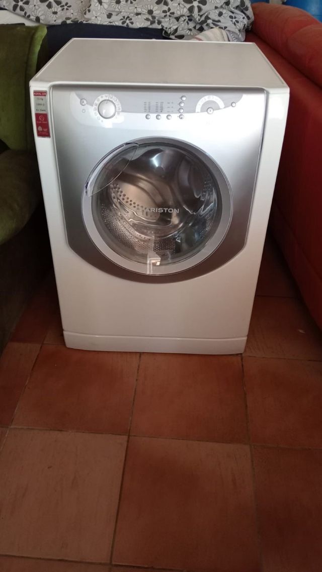 Máquina de Lavar Roupa Ariston