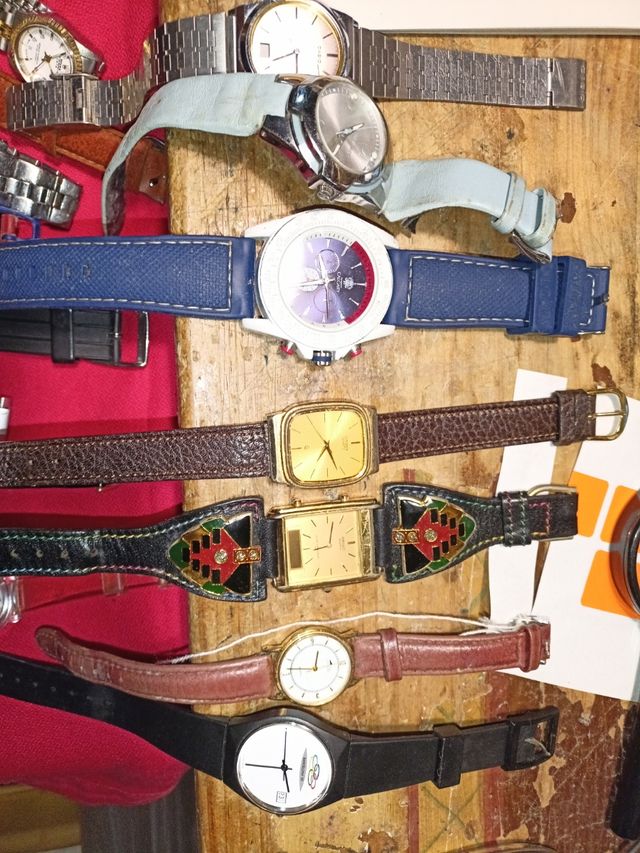 19 relojes, 5 funcionan, resto a revisar