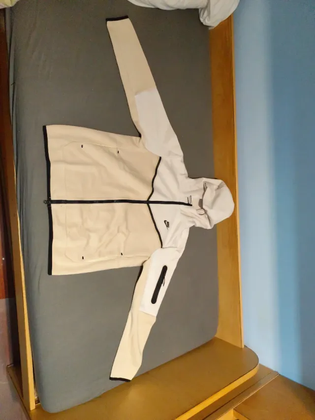 Conjunto Nike Beige y Blanca