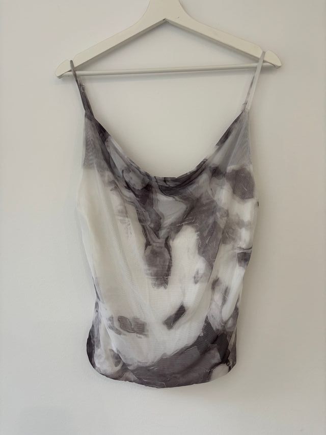 Blusa tirantes diseño abstracto