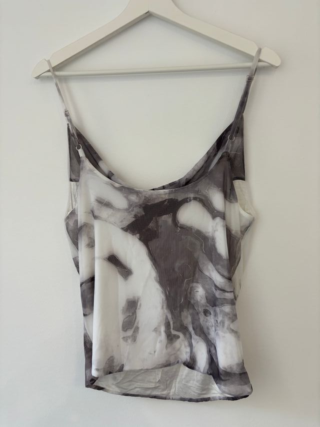 Blusa tirantes diseño abstracto