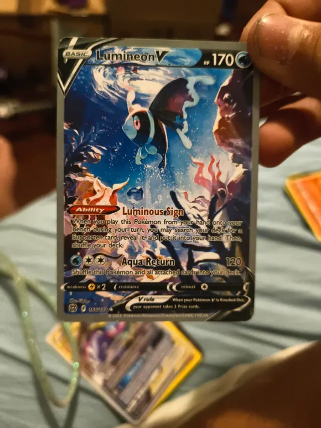 Carta Pokémon Lumineon V