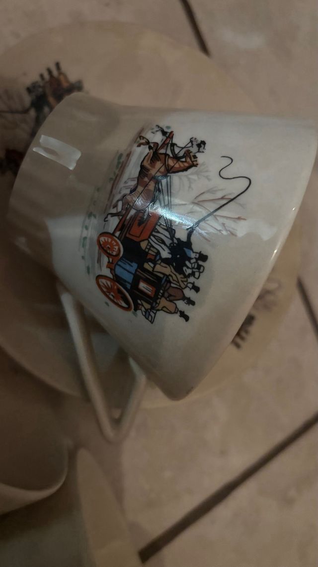 Servizio 4 tazze con piattini