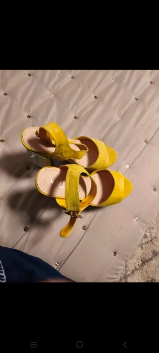 Tacones Mary Paz Amarillos