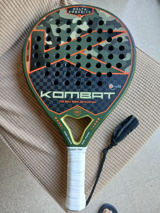 Pala de pádel Kombat Delta Force 12K